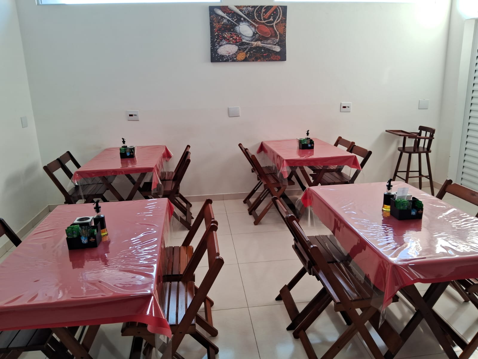 Salão do restaurante Cantinho da Nena